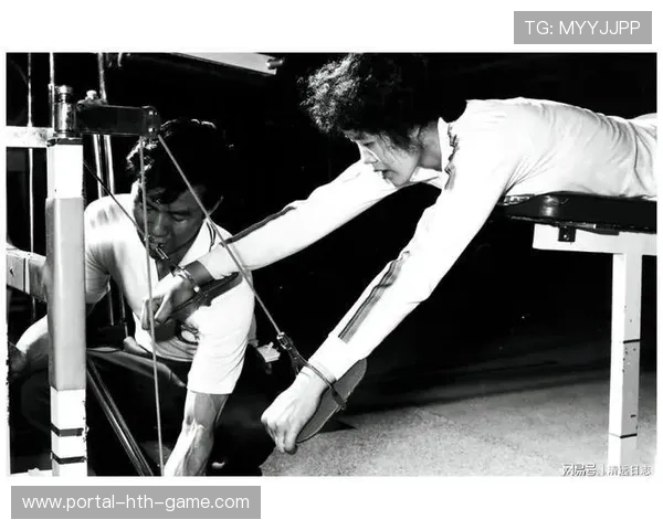 足球纪录片热映：球迷追寻英雄与故事