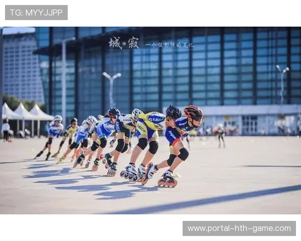 轮滑世锦赛：五国选手同时摔倒